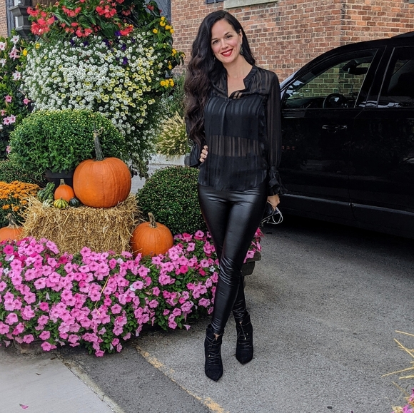 Meet your Posher, Alisha - Picture 1 of 1